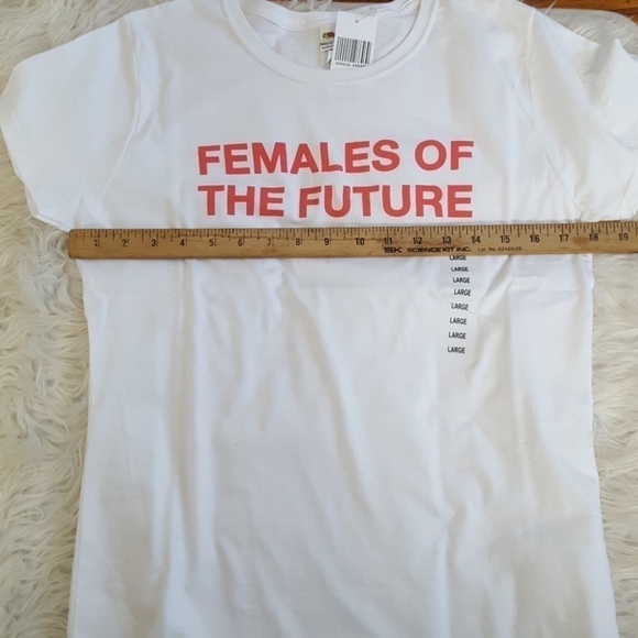 Females of the future graphic tee - Picture 4 of 5
